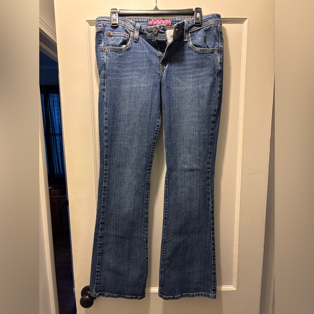 Women's Levi Jeans